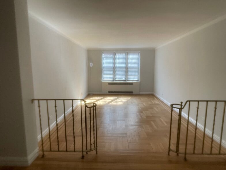 Building Photo - 210 Martine Ave