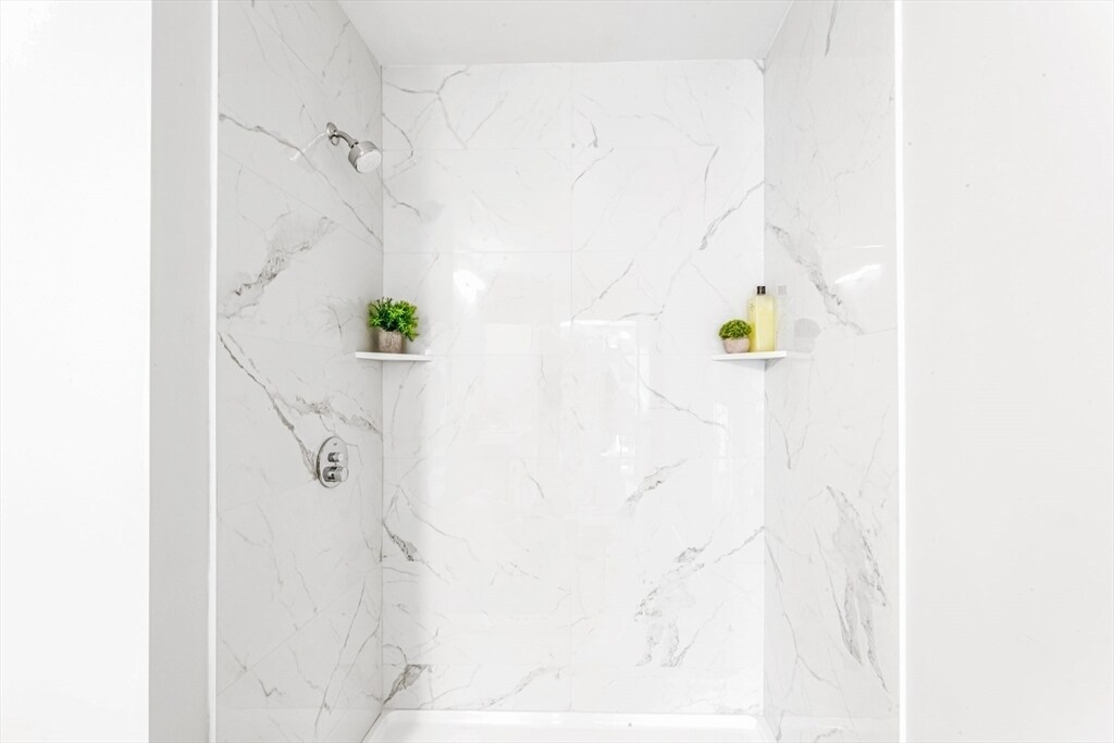 shower - 1000 Washington St