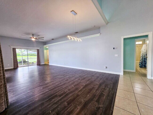 Building Photo - Waterfront Pool Home in Desirable Sunset Lakes