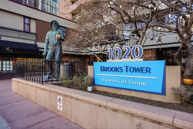 Building Photo - 35th Floor Downtown Denver Condo | 1 Bed | Private Balcony | Mountain Views