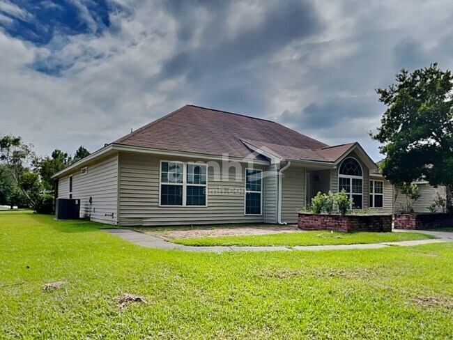 Building Photo - 260 Pampas Dr