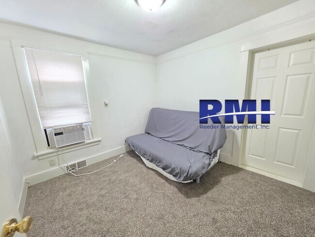 Building Photo - 2 Bedroom Oasis