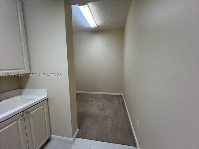 Building Photo - 5 FL-5