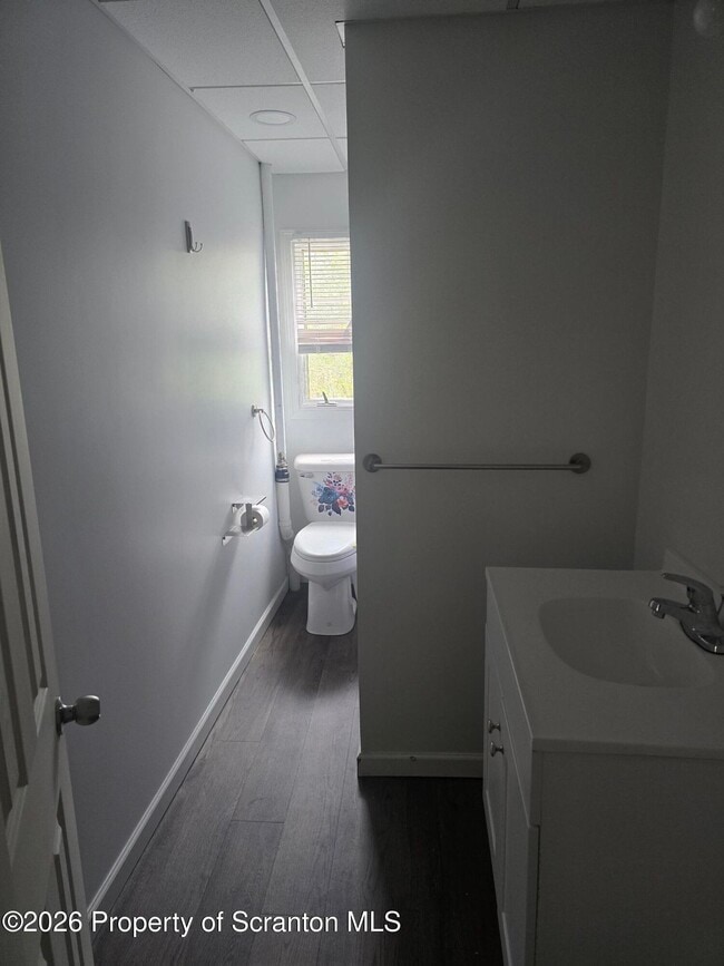 Building Photo - 962 Wood St