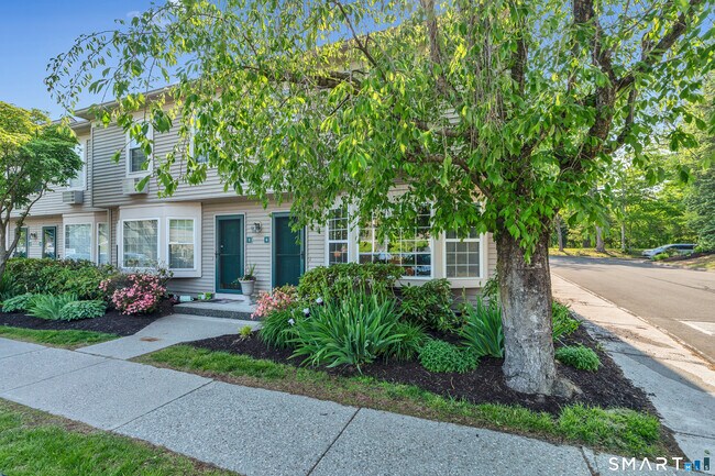 Building Photo - 6 Glen Ridge Ct