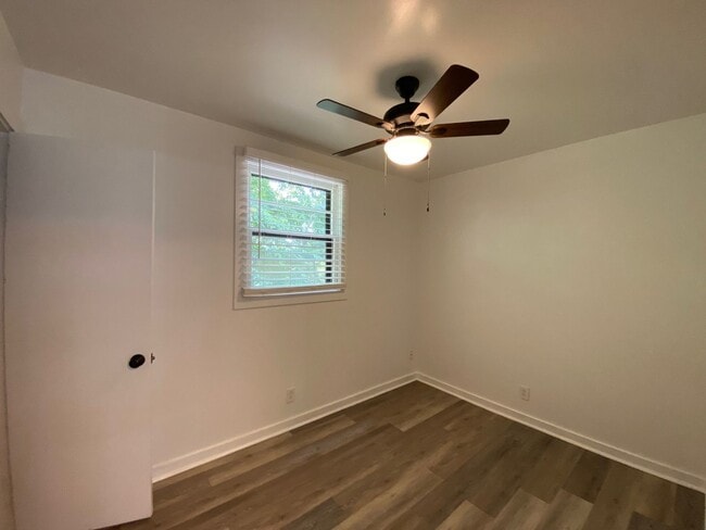 Building Photo - 3/1 Brick Home in East Nashville Available...