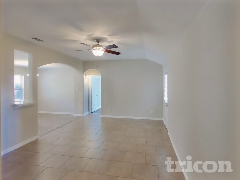 Building Photo - 8617 Silverbell Ln