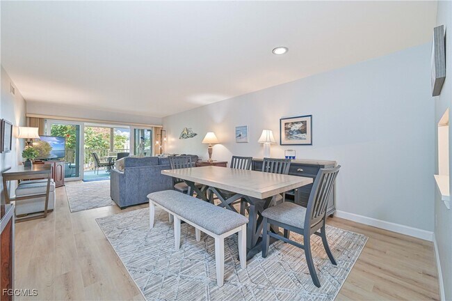 Building Photo - 223 3rd Ave S