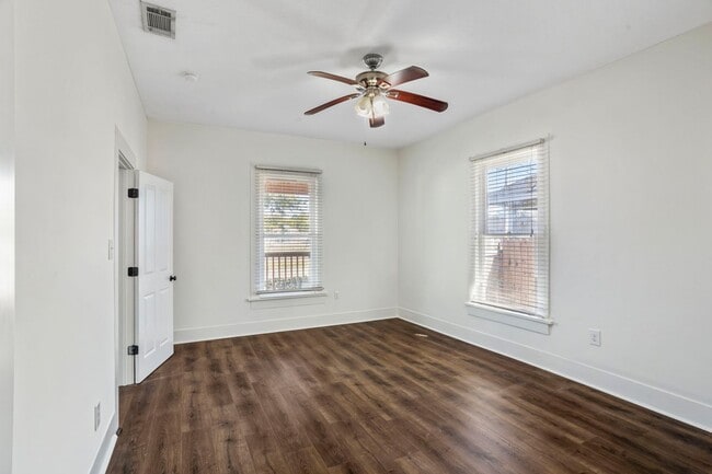 Building Photo - 900 S Division St