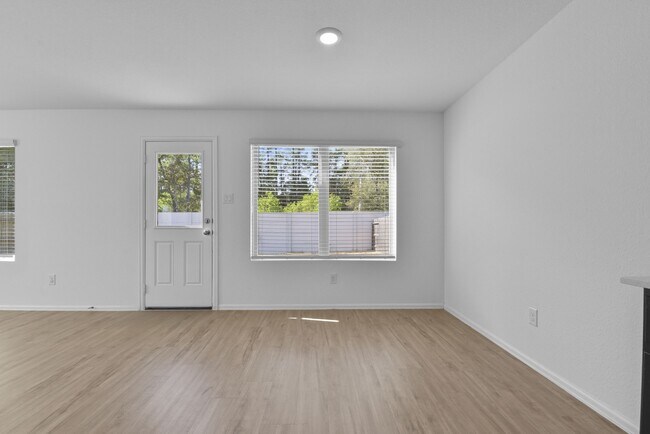 Building Photo - 18718 Clearwater Brk Dr