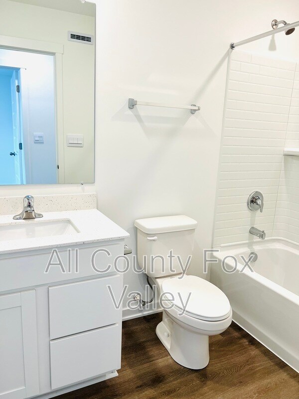 Building Photo - 879 Briar Gln Ct