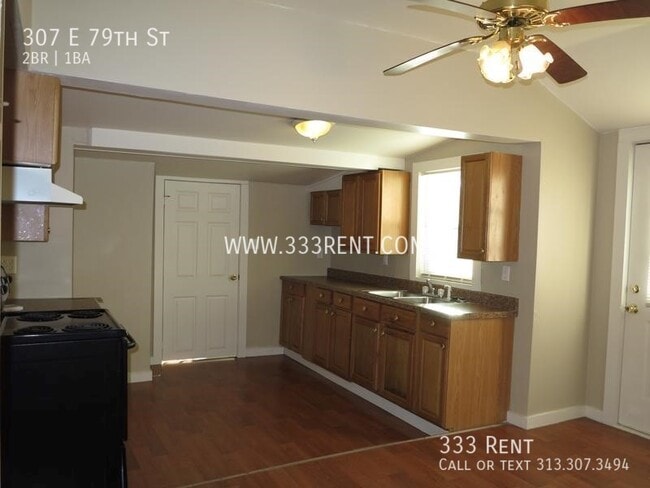 Building Photo - 307 E 79th St