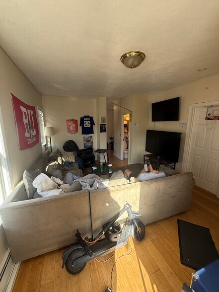 Building Photo - 34 Pratt St