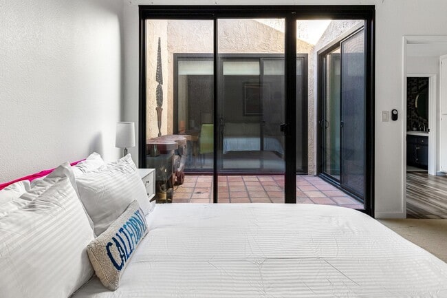 Building Photo - Stylish Palm Springs Retreat with Pool (Monthly Only - No Long Term)