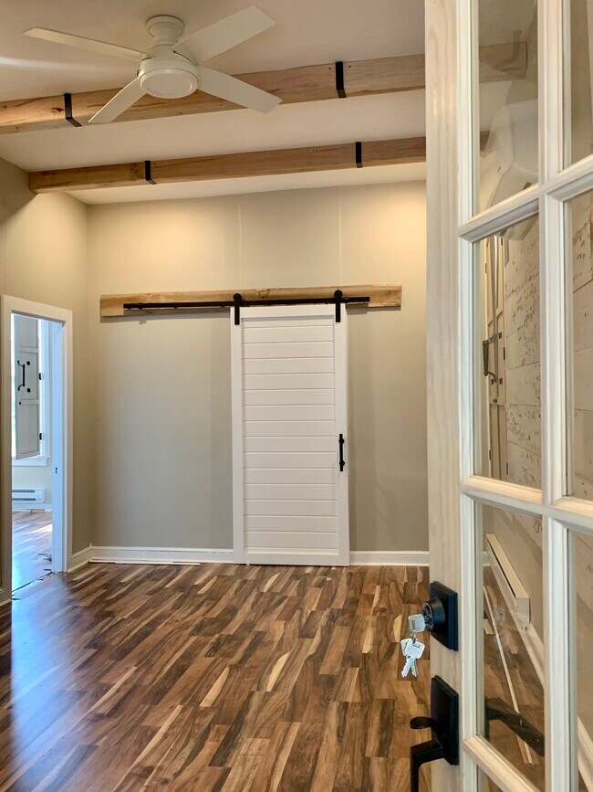 Building Photo - 1701 W Doe Run Rd