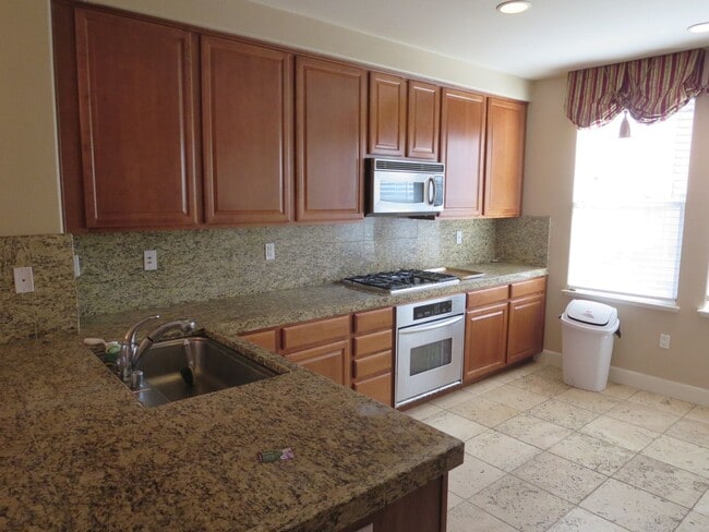 Building Photo - BEAUTIFUL & SPACIOUS 3 BEDROOM HOME IN MIL...