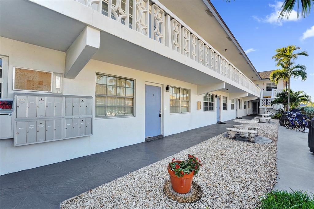 Building Photo - 3220 NE 10th St