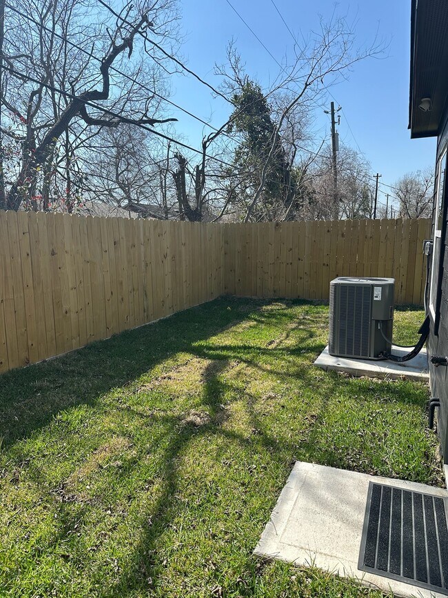 Building Photo - 5774 Heron Dr