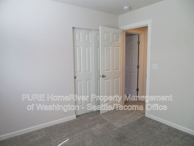Building Photo - 5445 50th Lp SE