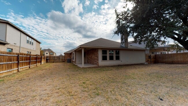 Building Photo - AMAZING 4 BEDROOM IN WHITE ROCK ESTATES FR...