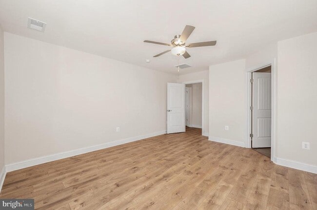 Building Photo - 9962 Roulette Dr