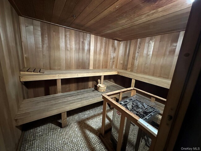 Building Photo - 64-05 Yellowstone Blvd