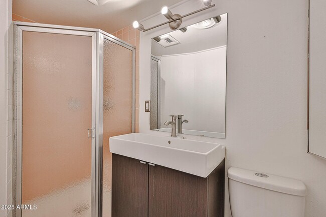 Building Photo - 6544 N 12th St