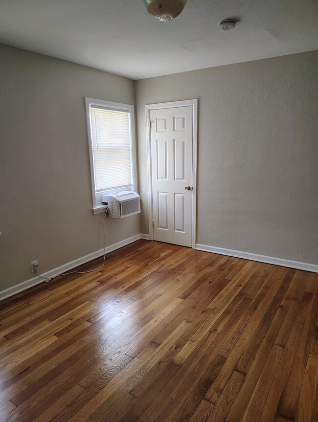 Building Photo - 2 Bed, 1 Bath Home for Rent
