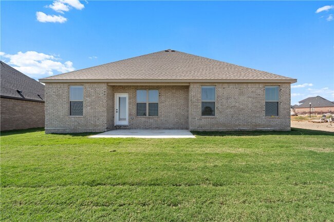 Building Photo - 7006 SW Orange Ave