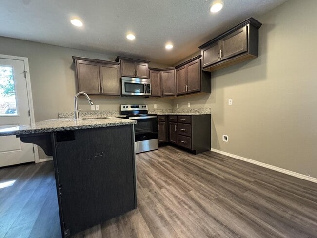 Building Photo - 5849 Geranium Ln