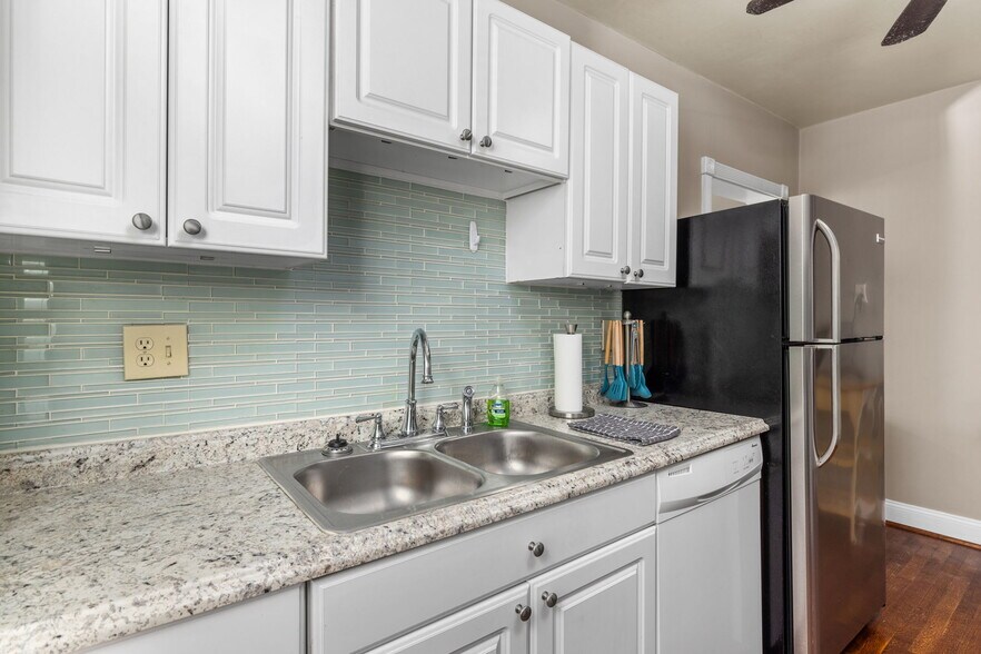 Building Photo - 6249 Odell St