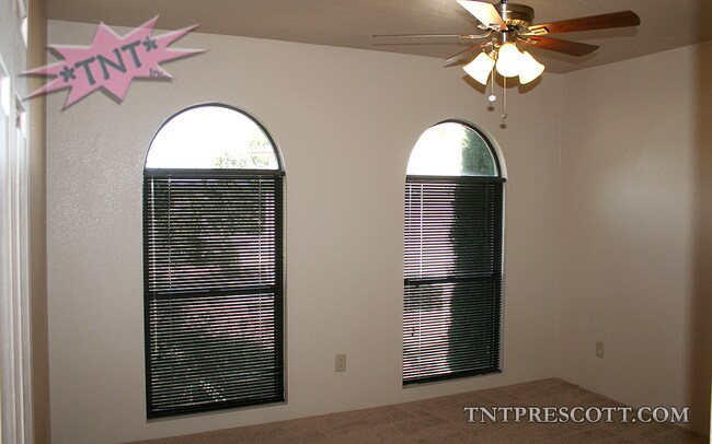 Building Photo - Home in Cliff Rose HOA ~ Winter Special!!