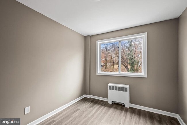 Building Photo - 2412 18th St SE