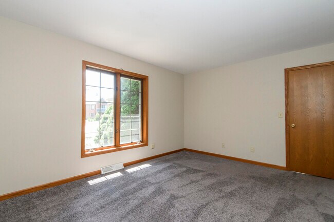 Building Photo - N58W23796 Hastings Ct