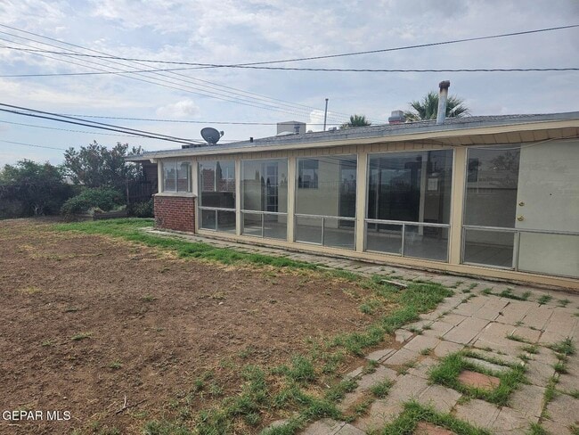 Building Photo - 3411 Garnet Dr