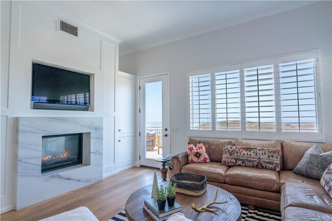 Primary Photo - 6206 E Cliffway Dr