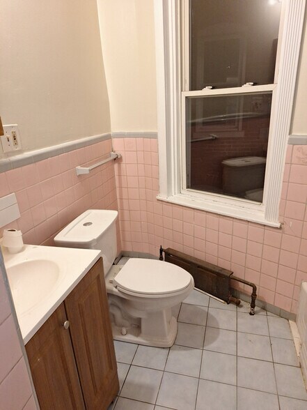 Building Photo - 2407 Washington St