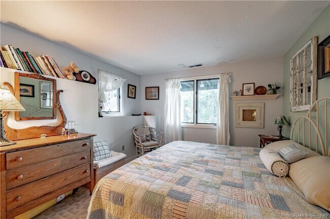 Building Photo - 166 Old Colchester Rd