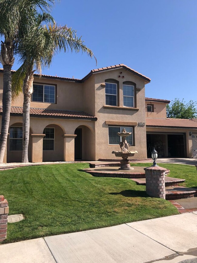 Building Photo - 2 Weeks Free! 4 Bedroom, 2.5 Bathroom Ston...