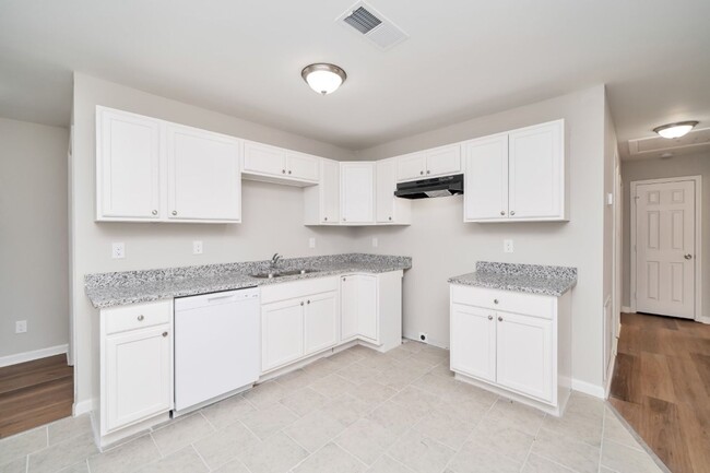 Building Photo - Bright, Updated & Ready for You – 3BR Home...