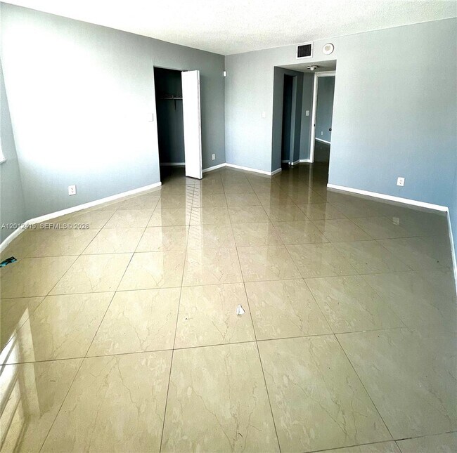 Building Photo - 1801 S Ocean Dr