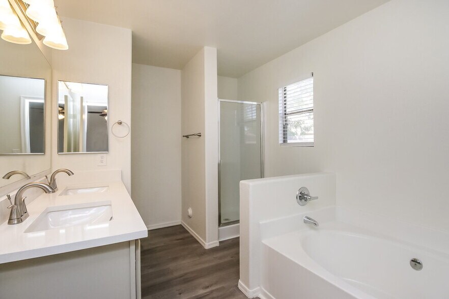 Building Photo - 3648 E Constitution Dr