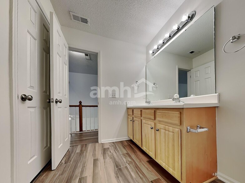 Building Photo - 8505 Rockcliff Rd