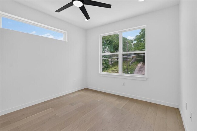 Building Photo - 5305 Ledesma Rd