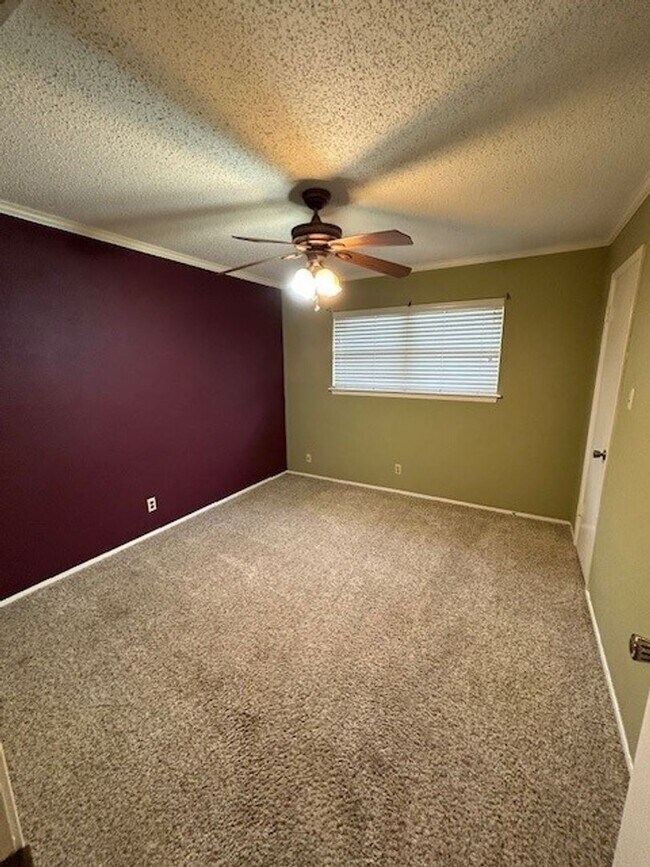Building Photo - Spacious Midway ISD Home