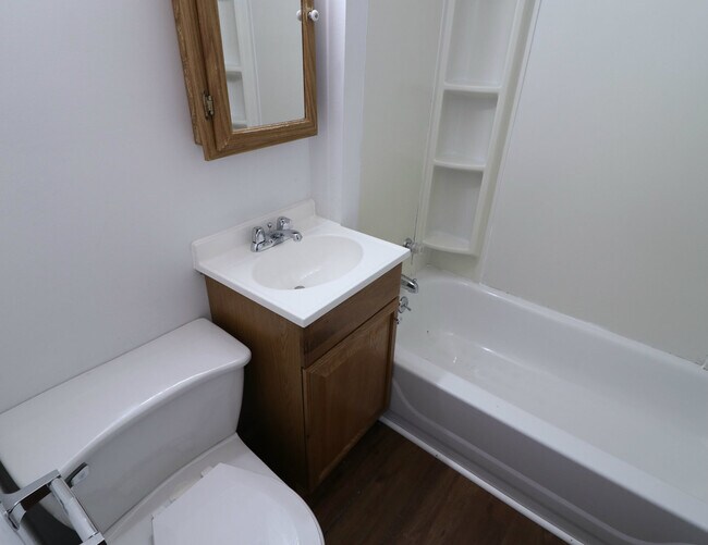 Building Photo - 318 Raymond St