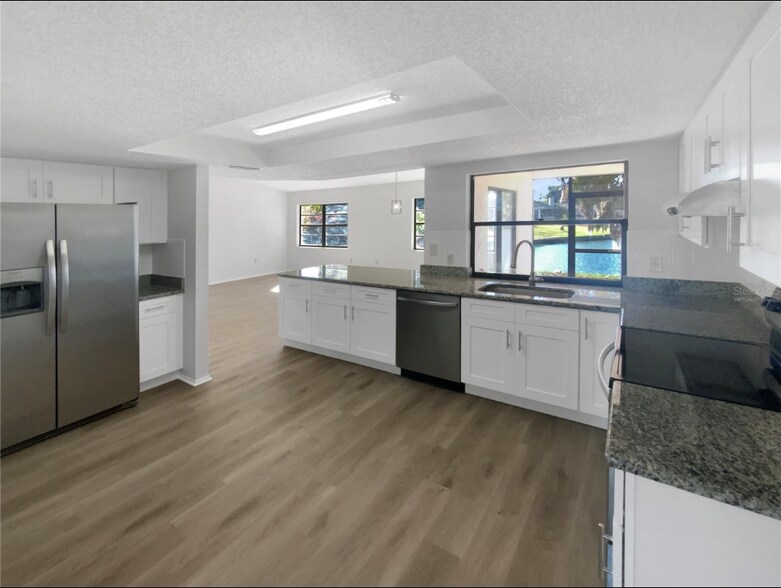 Building Photo - 7846 Cayuga Dr