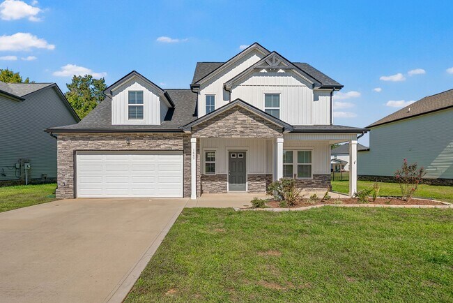 Building Photo - Luxury Meets Comfort: 5-Bed Beauty with Ch...