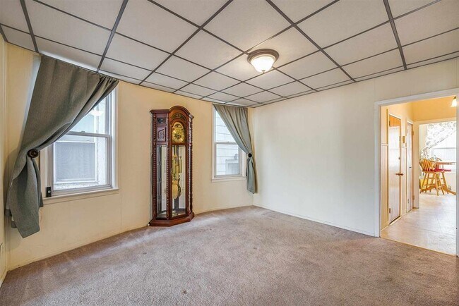 Building Photo - 98 W 47th St