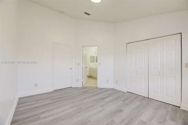 Building Photo - 728 SW 122nd Ave
